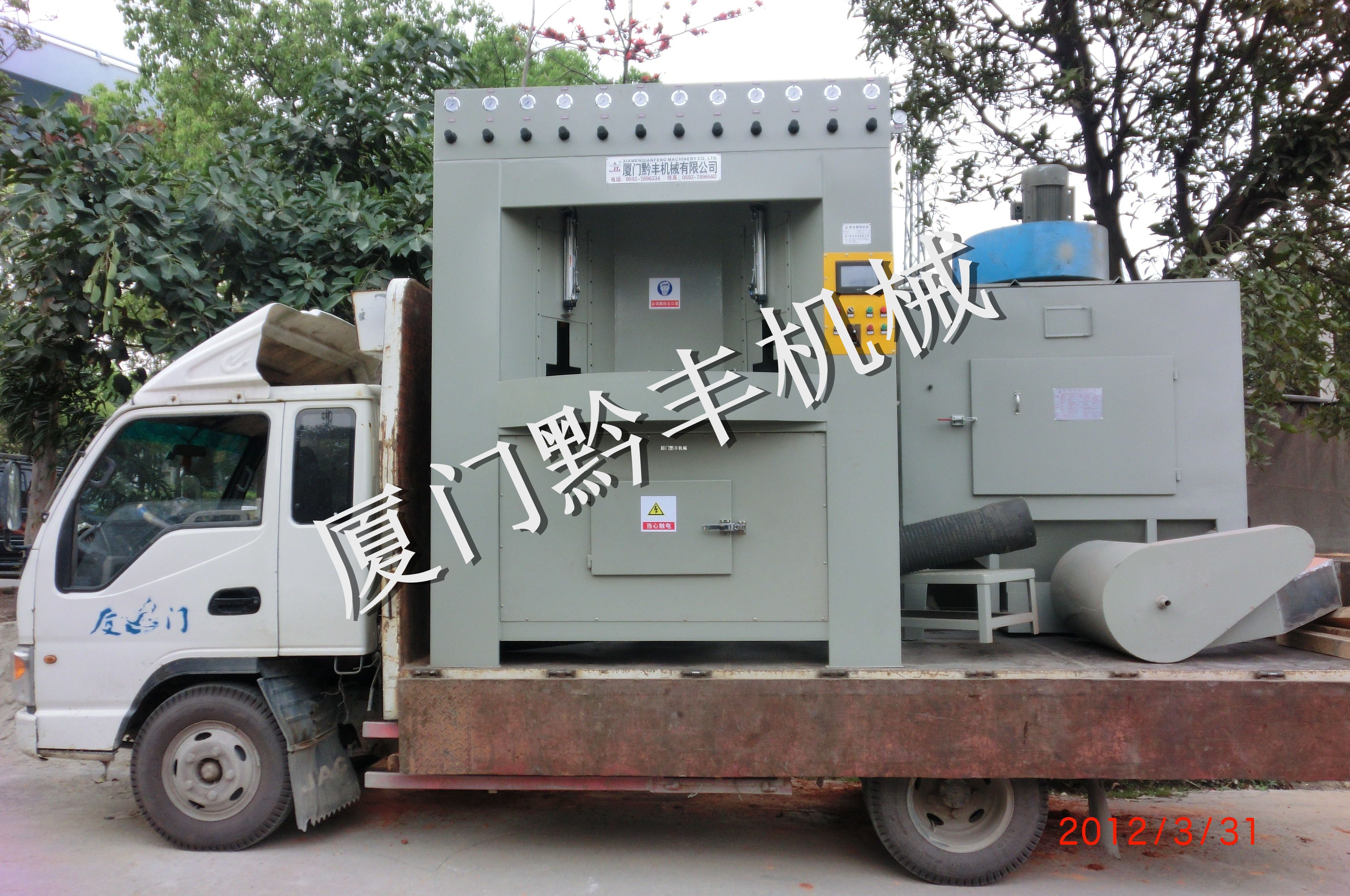 QF自動轉(zhuǎn)盤式噴砂機(jī)